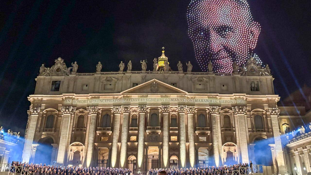 Karol G, Bocelli y el Vaticano: el macroconcierto por la fraternidad celebrado en la plaza de San Pedro