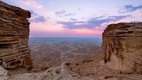 Atardecer en el borde del mundo (Arabia Saudí) Atardecer en el borde del mundo (Arabia Saudí)