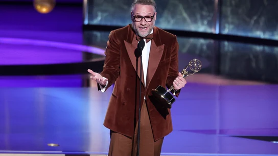 Seth Roger, recogiendo su premio Emmy en 2025 por 'The Studio' Seth Roger, recogiendo su premio Emmy en 2025 por 'The Studio'