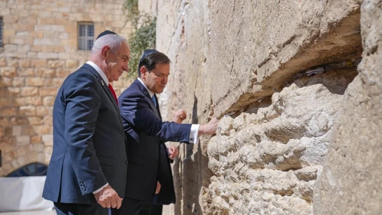 El primer ministro israelí, Benjamin Netanyahu, y el secretario de Estado norteamericano, Marco Rubio, en el Muro de las Lamentaciones. El primer ministro israelí, Benjamin Netanyahu, y el secretario de Estado norteamericano, Marco Rubio, en el Muro de las Lamentaciones.