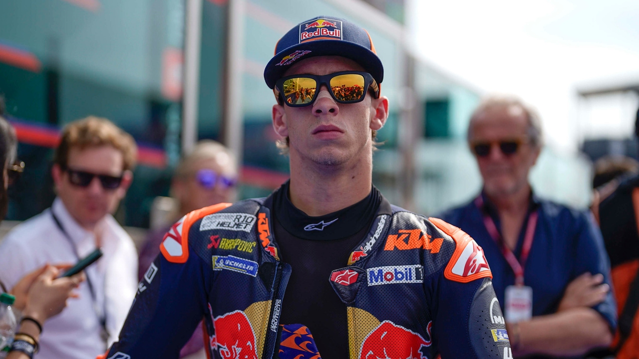 Pedro Acosta justifica su peineta a la moto KTM: "Estaba caliente..."