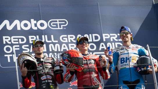 Bezzecchi, Marc y Alex Márquez Bezzecchi, Marc y Alex Márquez