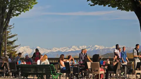 Terraza en el Boulevard de los Pirineos Terraza en el Boulevard de los Pirineos