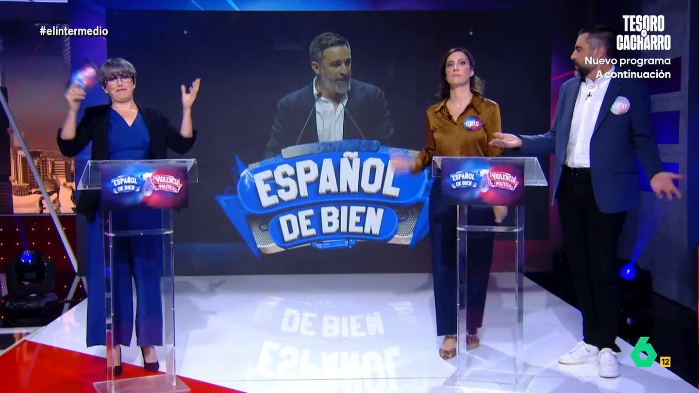 Del "chulo de putas" de Abascal a Sánchez al "gentuza" de Alfonso Serano: ¿Español de bien o violencia política? Thais Villas presenta y Cristina Gallego y Dani Mateo concursan en 'Español de bien o violencia política', un programa que analiza las declaraciones de Abascal, Pedro Sánchez, Yolanda Díaz y Alfonso Serrano.