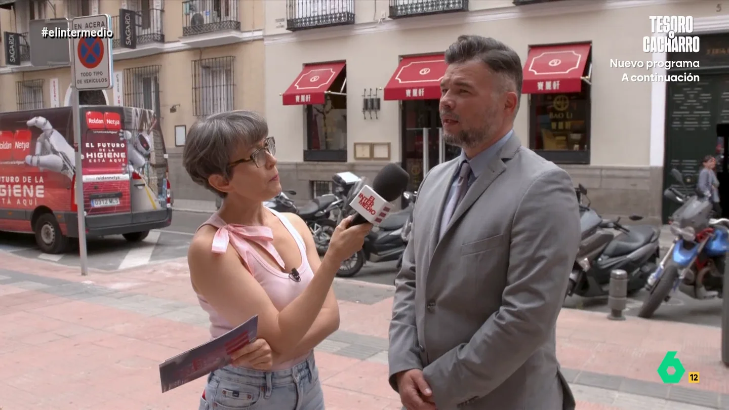 Gabriel Rufián confiesa a Thais Villas por qué no se hace fotos familiares durante las vacaciones: "Estamos hartos" Gabriel Rufián confiesa a Thais Villas por qué no se hace fotos familiares durante las vacaciones: "Estamos hartos"