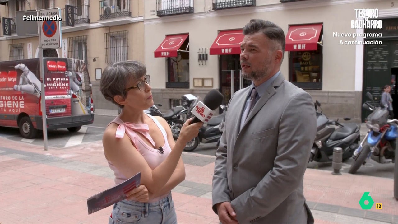 Gabriel Rufián confiesa a Thais Villas por qué no se hace fotos familiares durante las vacaciones: "Estamos hartos"