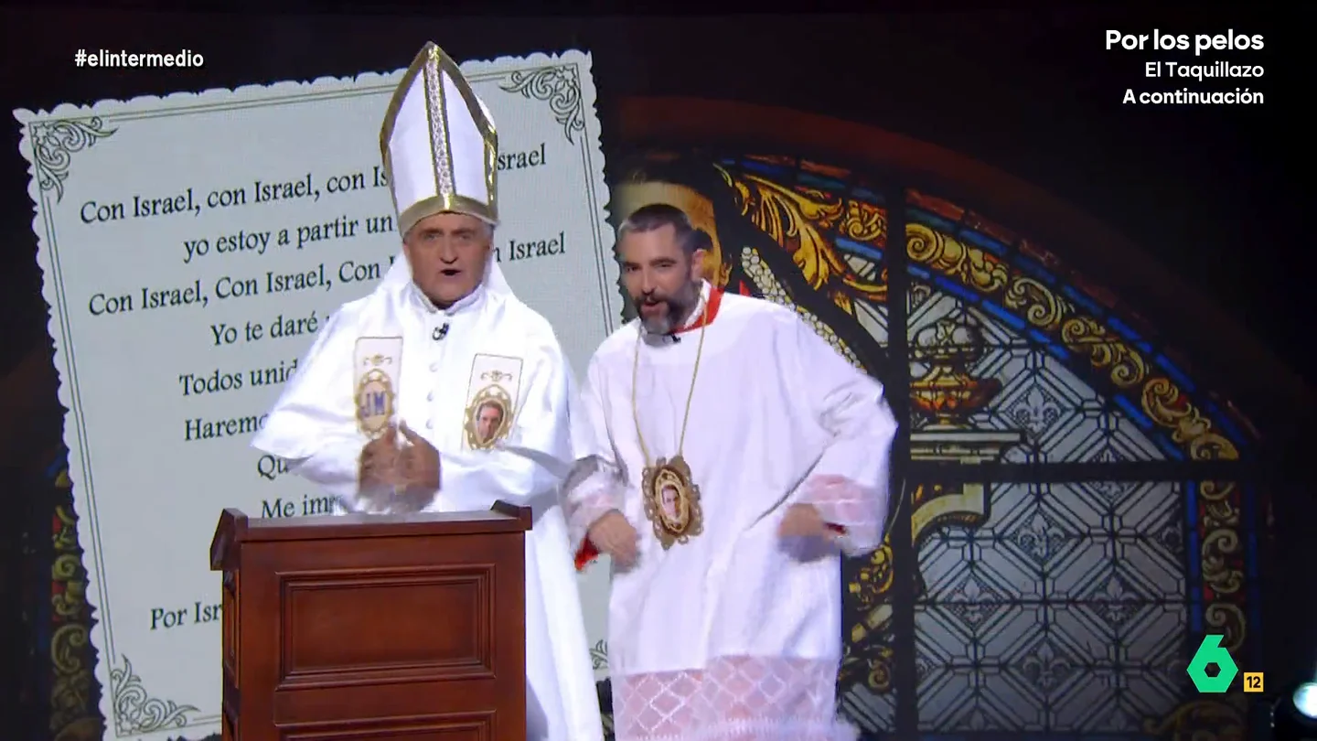 El cántico de la 'Iglesia Aznariana' para defender a Israel: "Que pasen hambre me importa un pijo, Netanyahu es el mejor" El 'papa Wyoming' y el 'monaguillo' Mateo analizan las declaraciones de José María Aznar en las que defiende la actuación de Israel en Gaza en una nueva 'homilía' de la 'Iglesia Aznariana'.