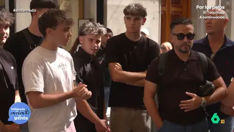 "20.000 niños no van a dejar de morir por un partido de fútbol": un joven, en contra del boicot a Israel en eventos deportivos Thais Villas propone un debate en plena calle sobre la conveniencia, o no, de que España no acuda a eventos deportivos o culturales si participa Israel. En este vídeo, un joven propone focalizarlo todo al bloqueo comercial.
