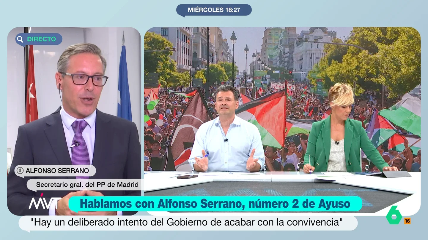 Iñaki López, a Serrano sobre el doble rasero de Ayuso con Ucrania y Gaza en los colegios: "¿Por qué hay víctimas de primera y segunda?" Iñaki López y Cristina Pardo entrevistan a Alfonso Serrano, que en este vídeo habla de la prohibición a los colegios de mostrar símbolos de apoyo a Gaza, a diferencia de lo que no ocurrió cuando Rusia invadió Ucrania.