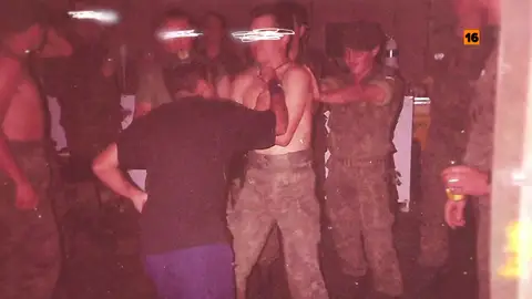 Los soldados de la gran fuga de 1994 rompen su silencio 31 años después en Salvados: "El primer día me dieron de hostias y de patadas" Los soldados de la gran fuga de 1994 rompen su silencio 31 años después en Salvados: "El primer día me dieron de hostias y de patadas"