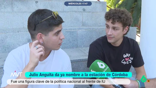 De "un cantante de copla" a "un político querido": ¿saben los jóvenes quién fue Julio Anguita? El político, conocido como 'El califa rojo', fue alcalde de Córdoba entre 1979 y 1986. Tras 20 años en la política, volvió a dar clase en el instituto de enseñanza secundaria Blas Infante de Córdoba.