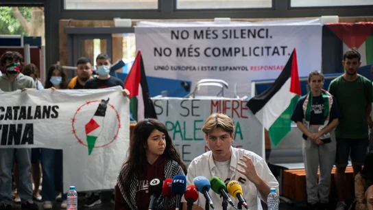 Estudiantes ofrecen una rueda de prensa en el marco de la acampada propalestina Estudiantes ofrecen una rueda de prensa en el marco de la acampada propalestina