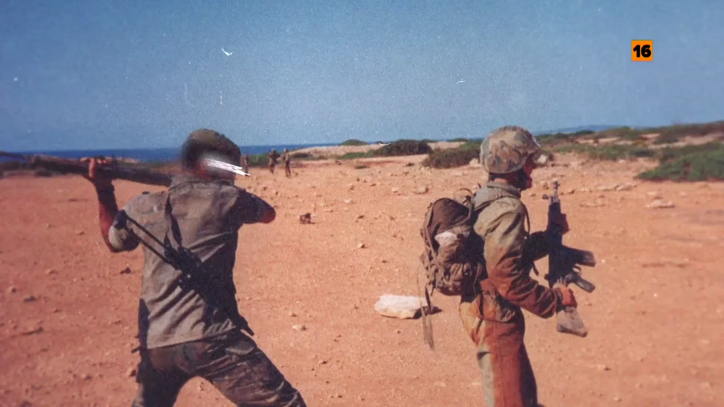 La denuncia de los soldados que protagonizaron la 'gran fuga' de 1994, 31 años después, en Salvados: "Esa violencia no tenía justificación" La denuncia de los soldados que protagonizaron la 'gran fuga' de 1994, 31 años después, en Salvados: "Esa violencia no tenía justificación"