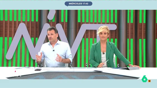 Iñaki López, a Zaida Cantera: "Se ha tomado un café entero de esta casa, ya puedes decir que has estado en una guerra" Iñaki López saluda con su habitual sentido del humor a Zaida Cantera, de la que alaba su 'heroísmo' por tomarse un café "de esta santa casa". Algo que, según el presentador, "equivale a una medalla al valor".
