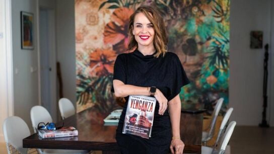 Carme Chaparro con su &uacute;ltimo libro, 'Venganza'