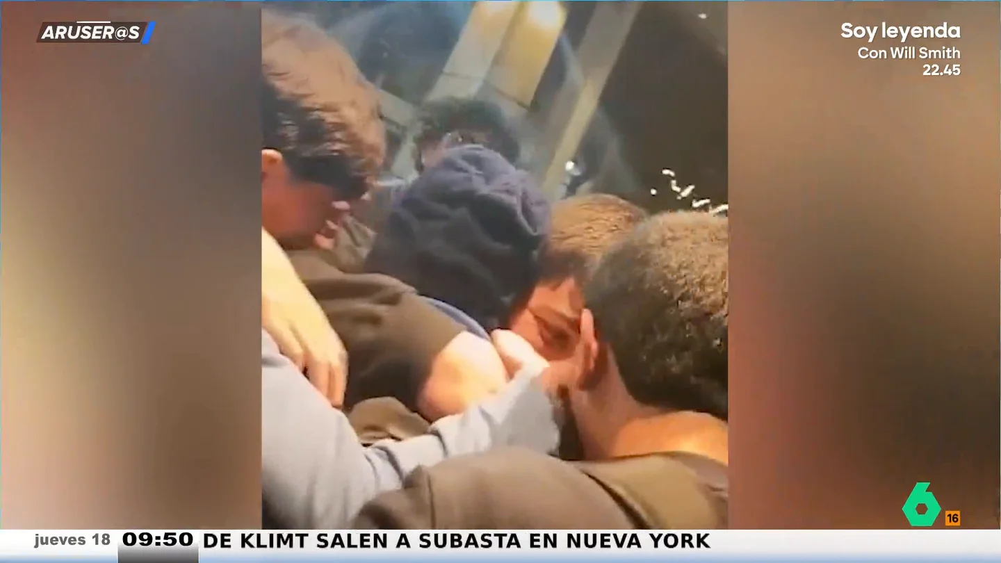 El emotivo reencuentro de un adolescente de 16 años con sus amigos después de sufrir un accidente cerebrovascular El emotivo reencuentro de un adolescente de 16 años con sus amigos después de sufrir un accidente cerebrovascular