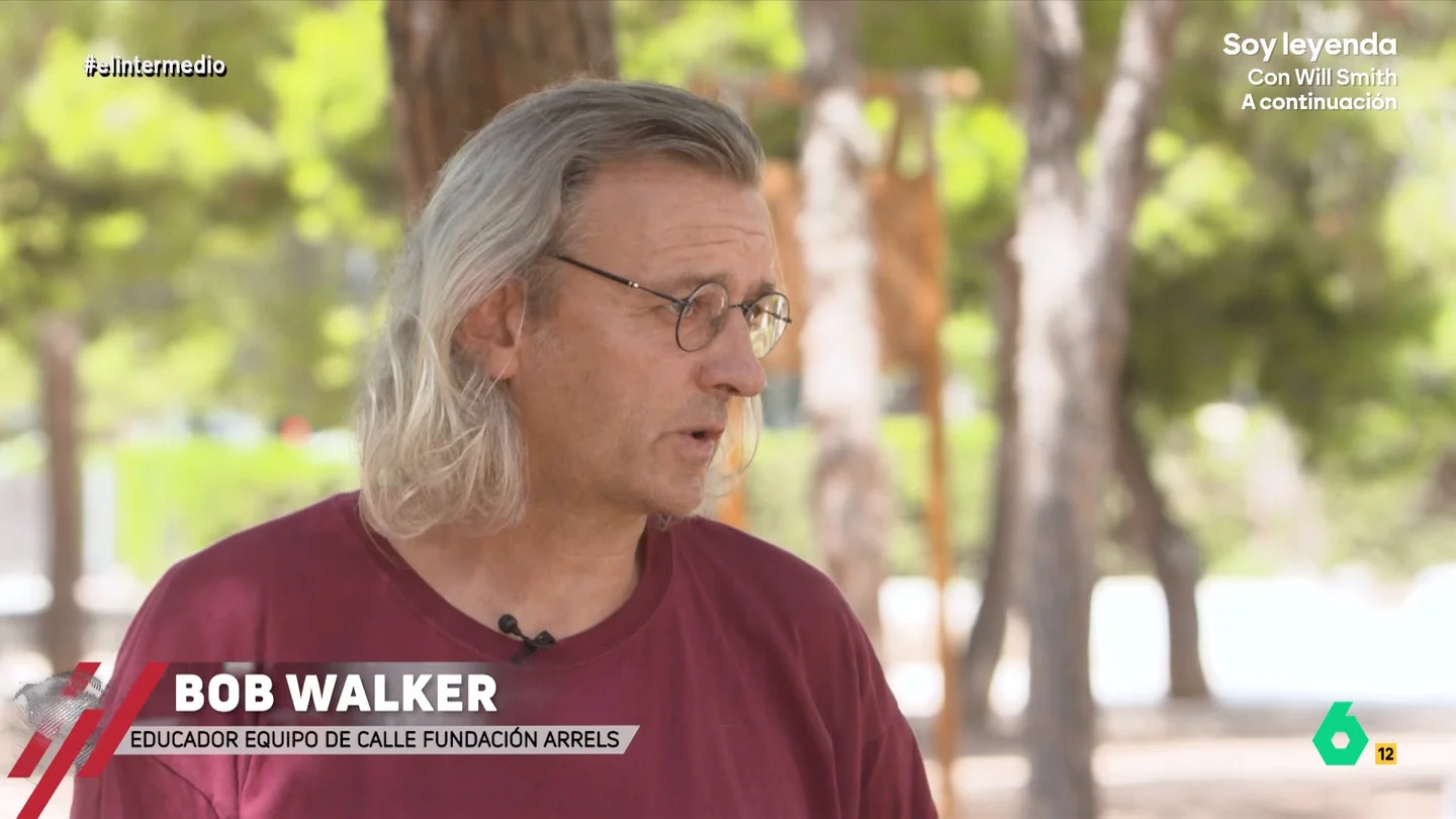 Bob Walker, de Fundación Arrels, sobre los sin hogar de Barcelona: "Es un problema de voluntad política" En las calles de Barcelona viven cientos de personas sin hogar. Como señala Andrea Ropero, esto se está convirtiendo en un grave problema que mantiene muy enfadados a los vecinos de los barrios afectados.