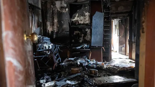 Imagen del interior de la vivienda incendiada que ha dejado un muerto en San Sebastián Imagen del interior de la vivienda incendiada que ha dejado un muerto en San Sebastián