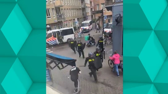 Cargas policiales en La Haya durante una concentración contra la inmigración. Cargas policiales en La Haya durante una concentración contra la inmigración.