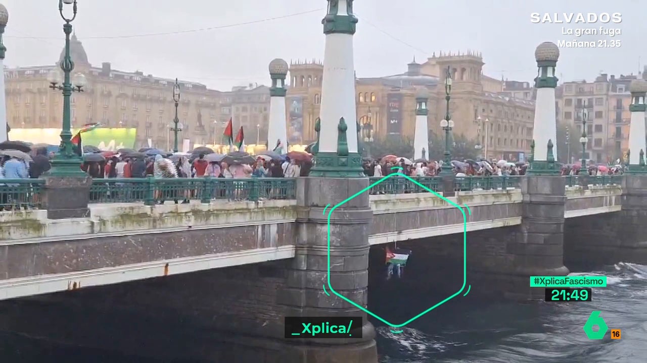 Manifestantes propalestinos cortan el puente Zurriola en San Sebastián