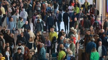 Pasajeros en el aeropuerto de Bruselas