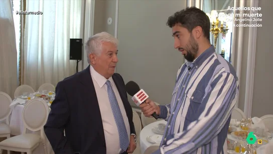 La irónica respuesta de Arturo Fernández a Isma Juárez sobre la reducción de la jornada laboral: "Como empresario estoy encantado" Isma Juárez conversa con el empresario Arturo Fernández en el hotel Ritz, donde abordan temas como la reducción de la jornada laboral o su propia jubilación, que a sus 80 años ni se plantea: "Con la jubilación no me da".