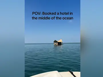 Una mujer encuentra un hotel en mitad del océano Una mujer encuentra un hotel en mitad del océano