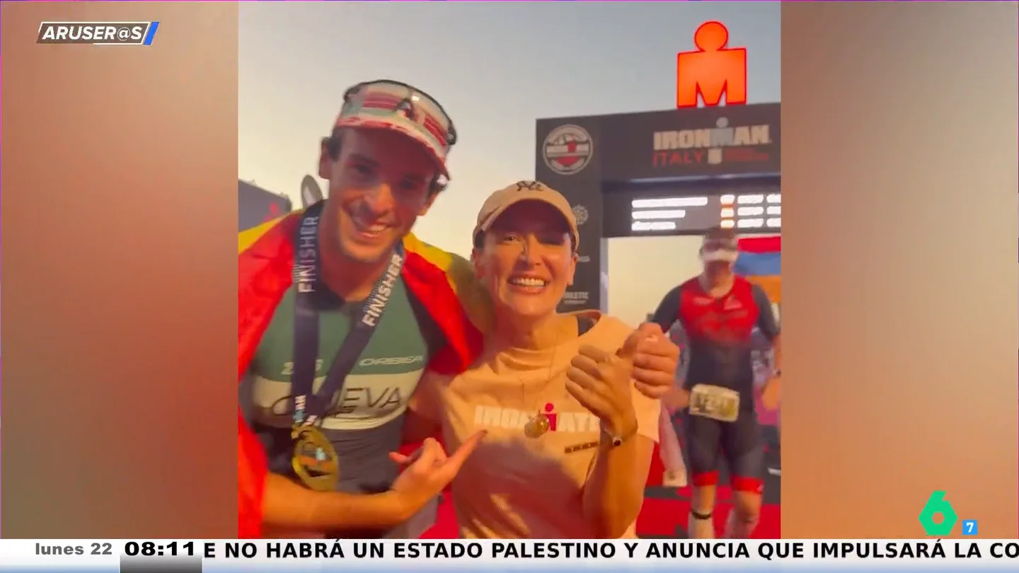 El beso de película de Tamara Falcó a Íñigo Onieva con bandera de España incluida tras su Ironman en Italia El beso de película de Tamara Falcó a Íñigo Onieva con bandera de España incluida tras su Ironman en Italia