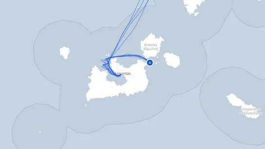 Los seis barcos griegos de la Flotilla dejan el puerto de Adamantas (Milos) para reunirse con el resto de barcos Los seis barcos griegos de la Flotilla dejan el puerto de Adamantas (Milos) para reunirse con el resto de barcos