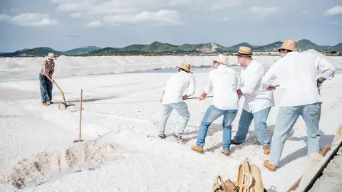 La Fira de la Sal vuelve a poner en valor la rica tradición salinera de Ibiza La Fira de la Sal vuelve a poner en valor la rica tradición salinera de Ibiza