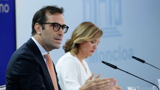 El ministro de Econom&iacute;a, Carlos Cuerpo, comparece tras la celebraci&oacute;n del Consejo de Ministros