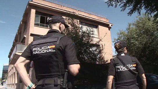 El barrio de Barajas contra los okupas: denuncian quema de coches, robos y acoso a mujeres El barrio de Barajas contra los okupas: denuncian quema de coches, robos y acoso a mujeres