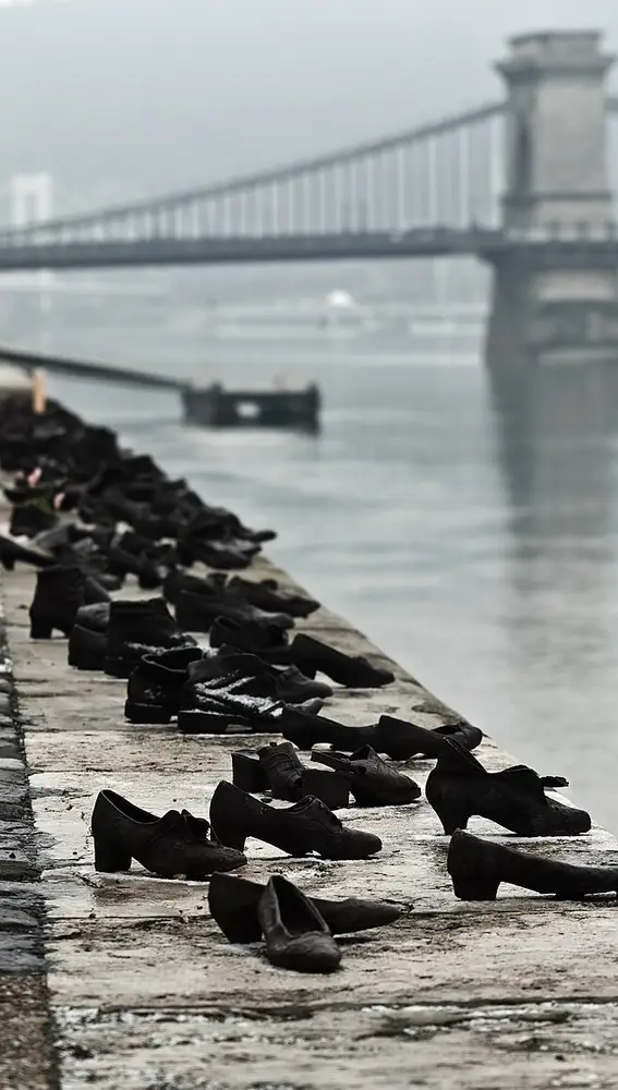 Zapatos a orillas del Danubio, en Budapest Zapatos a orillas del Danubio, en Budapest