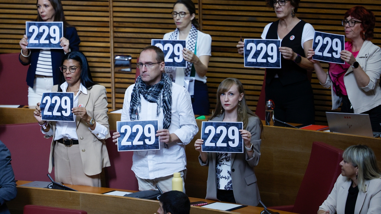 Las víctimas de la DANA abandonan Les Corts tras asegurar Mazón que están "haciendo política" con la tragedia