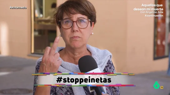 Los españoles 'piden' parar las 'peinetas' a Netanyahu: "¿A quién no le ha pasado que sin querer ha cometido un genocidio?" "Las personas que matan personas también son personas", argumenta un hombre en este vídeo de El Intermedio donde varios españoles 'reclaman' que termine las fotos haciendo la 'peineta' a Netanyahu.