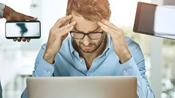 Hombre estresado Hombre estresado