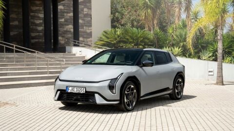Kia EV4, el primer eléctrico de la coreana creado en Europa y el de mayor autonomía, por 26.400 euros