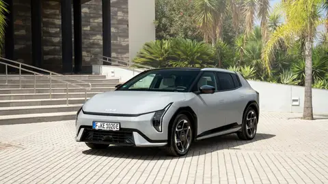 Kia EV4, el primer eléctrico de la coreana creado en Europa y el de mayor autonomía, por 26.400 euros Kia EV4, el primer eléctrico de la coreana creado en Europa y el de mayor autonomía, por 26.400 euros