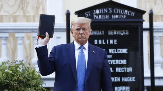 Trump y el fin del mundo: tras el anuncio del 'rapto', los evangelistas le ven como el elegido, el "último emperador mundial" Trump y el fin del mundo: tras el anuncio del 'rapto', los evangelistas le ven como el elegido, el "último emperador mundial"