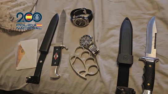 Armas blancas incautadas a 'Suburbios Firm'. Armas blancas incautadas a 'Suburbios Firm'.