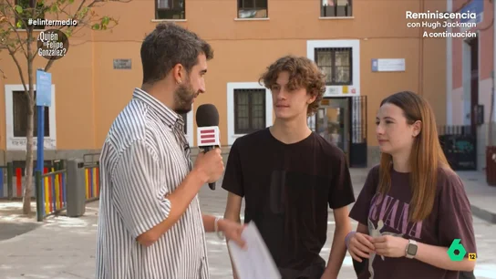 Así responde un joven a Isma Juárez sobre quién es Felipe González: "Tiene pinta de persona del espectáculo" El reportero enfrenta a Manuel y Lara. Estos deben demostrar sus conocimientos sobre cultura general respondiendo a las preguntas de Isma. ¿Quién conseguirá ganar el 'Felipón'? Descúbrelo en el vídeo principal.