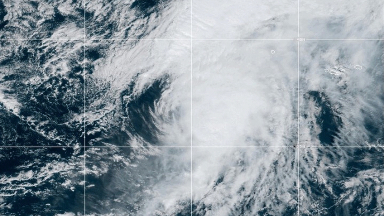 El huracán Gabrielle se apaga en su camino hacia España y ya es una "debilitada" tormenta postropical