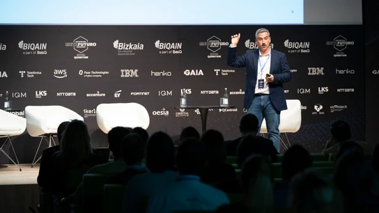 Juan Cruz-Benito (IBM Quantum) señala el próximo gran reto del sector tecnológico: "Queremos que todo el mundo sea parte de la tecnología cuántica" Juan Cruz-Benito (IBM Quantum) señala el próximo gran reto del sector tecnológico: "Queremos que todo el mundo sea parte de la tecnología cuántica"