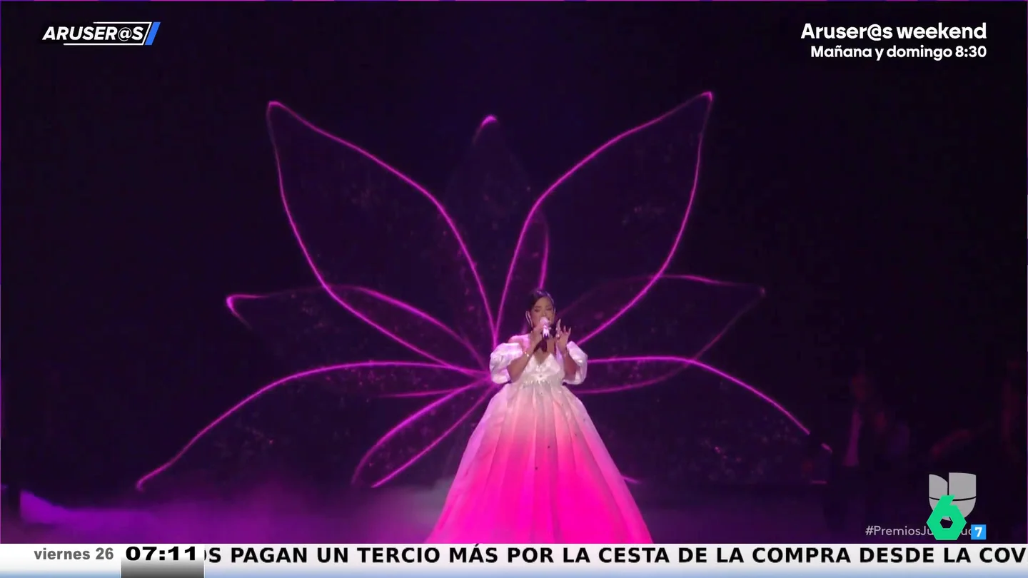 Natti Natasha sorprende al desvelar el sexo de su bebé en plena actuación en los Premios Juventud Natti Natasha sorprende al desvelar el sexo de su bebé en plena actuación en los Premios Juventud