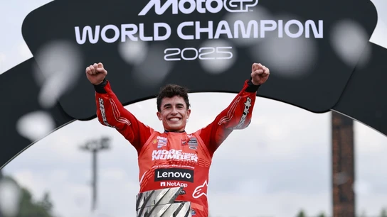 Marc Márquez celebra su triunfo como Campeón del Mundo Marc Márquez celebra su triunfo como Campeón del Mundo