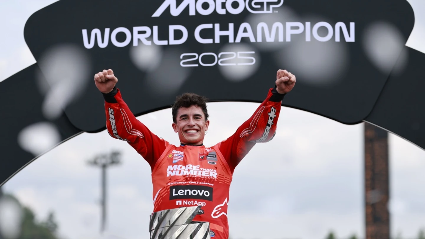 Marc Márquez celebra su triunfo como Campeón del Mundo Marc Márquez celebra su triunfo como Campeón del Mundo