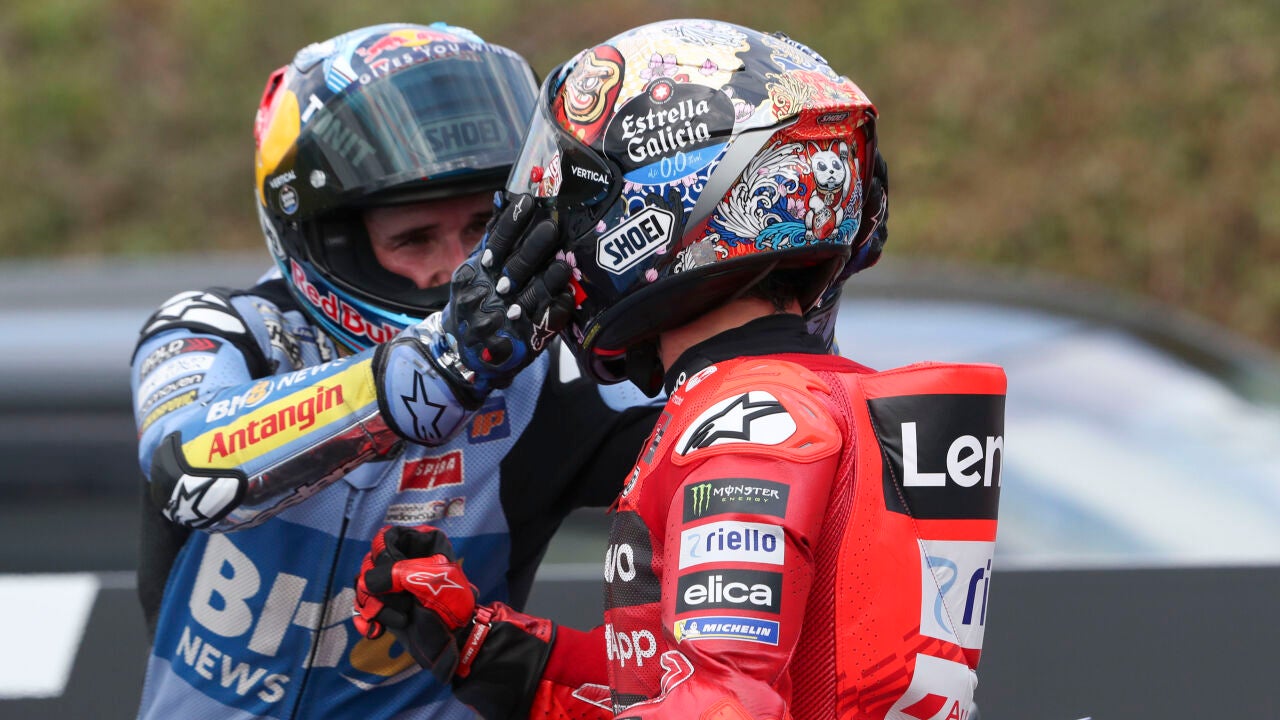 Álex Márquez tira de ironía: "Marc no está en la pelea por el Mundial, está acabado"
