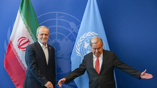 Pezeshkian, presidente de Irán, junto a Antonio Guterres, secretario general de la ONU Pezeshkian, presidente de Irán, junto a Antonio Guterres, secretario general de la ONU