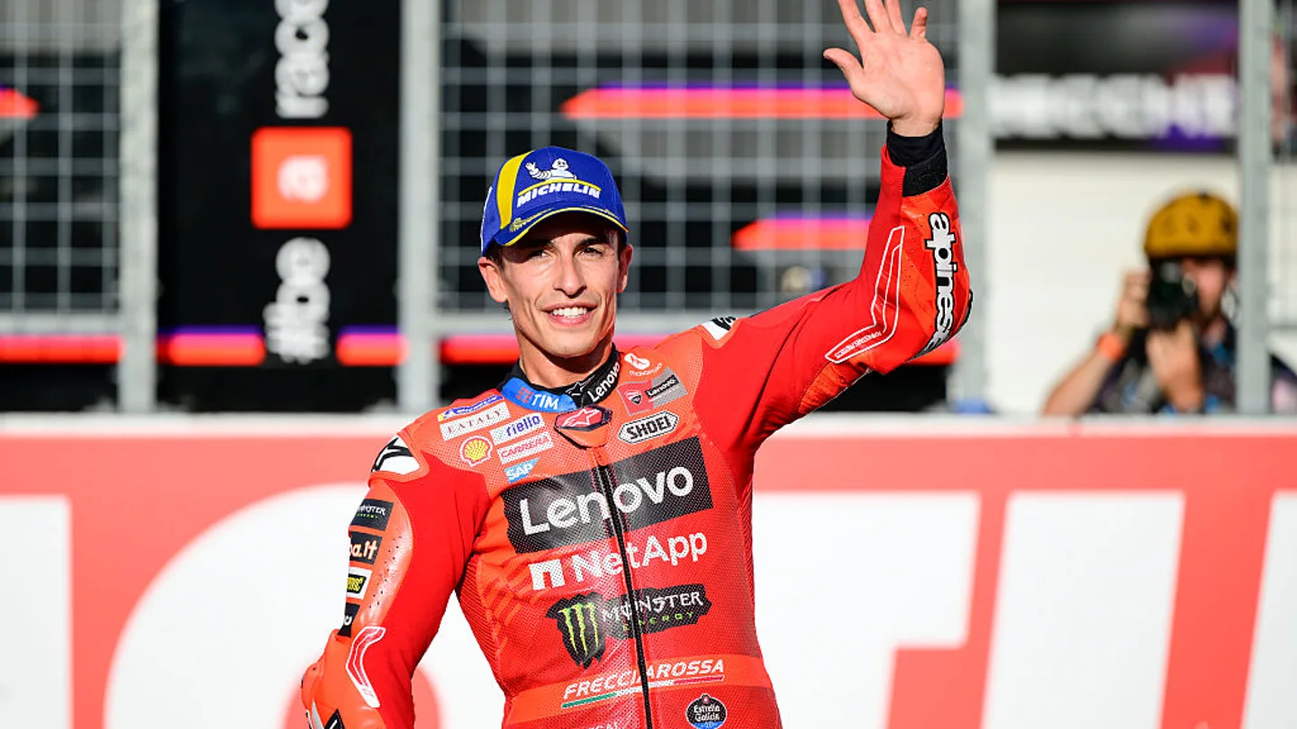 Marc Márquez nada celebrando Marc Márquez nada celebrando