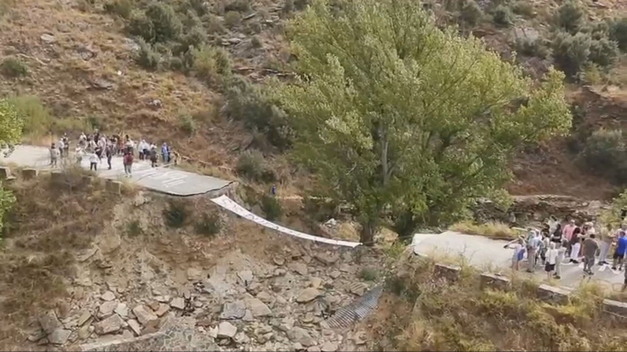 Aislados e incomunicados: los vecinos de Zarzuela y Villares de Jadraque exigen la reconstrucción del puente que une los municipios